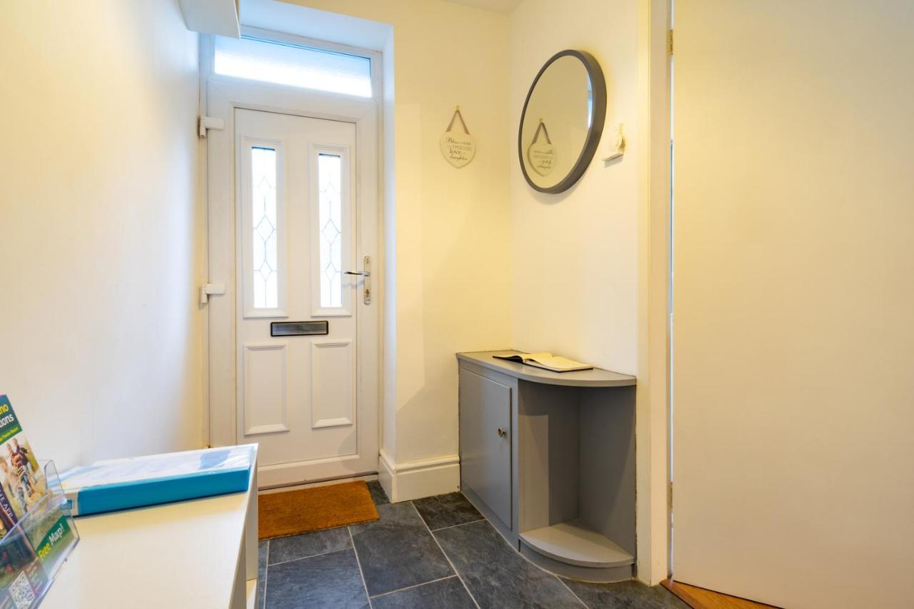 Newly-Renovated, Mid-Terrace Cottage In Porthmadog Exterior photo